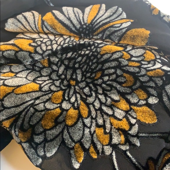 scraf - Picture 2 of 5